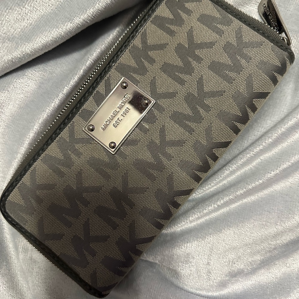 Authentic MK Wallet
